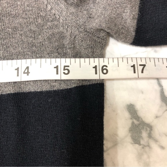 Ann Taylor Light Weight Gray Striped Blouse Size Small Petite NWT - Picture 5 of 7